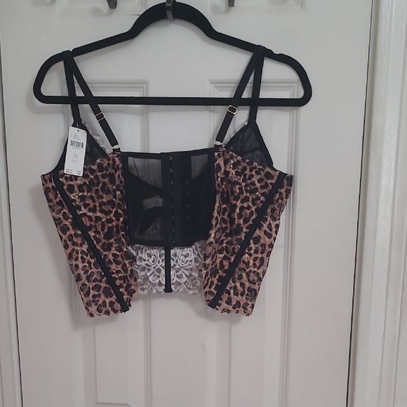 Anthropologie Animal Print Top with Black Details - Picture 3 of 7